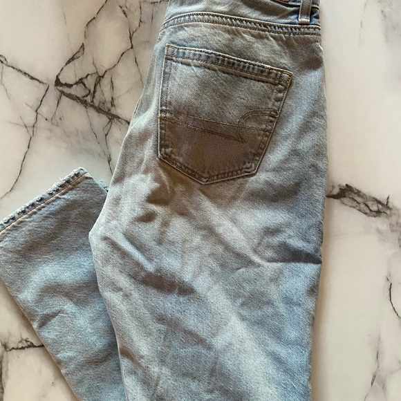 American Eagle Mom Jean Size 0 Short - Picture 3 of 4
